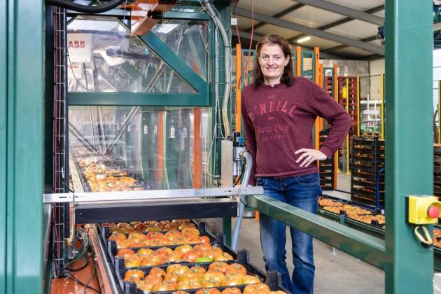 Grower A&G van den Bosch saves 8 to 12 people in the packing hall – ‘Onder Glas’ magazine article